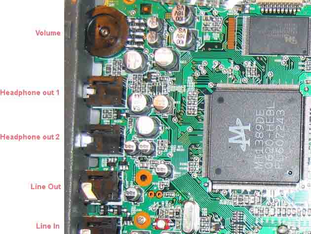 As I somewhat noted in my review of the Philips EXP2581 Portable CD player, Philips seems to do a decent job of designing the analog output section of their units. In this detailed view of the PET724's headphone and live output sections, the topological path from the DAC to output jack seems to be fairly clean.